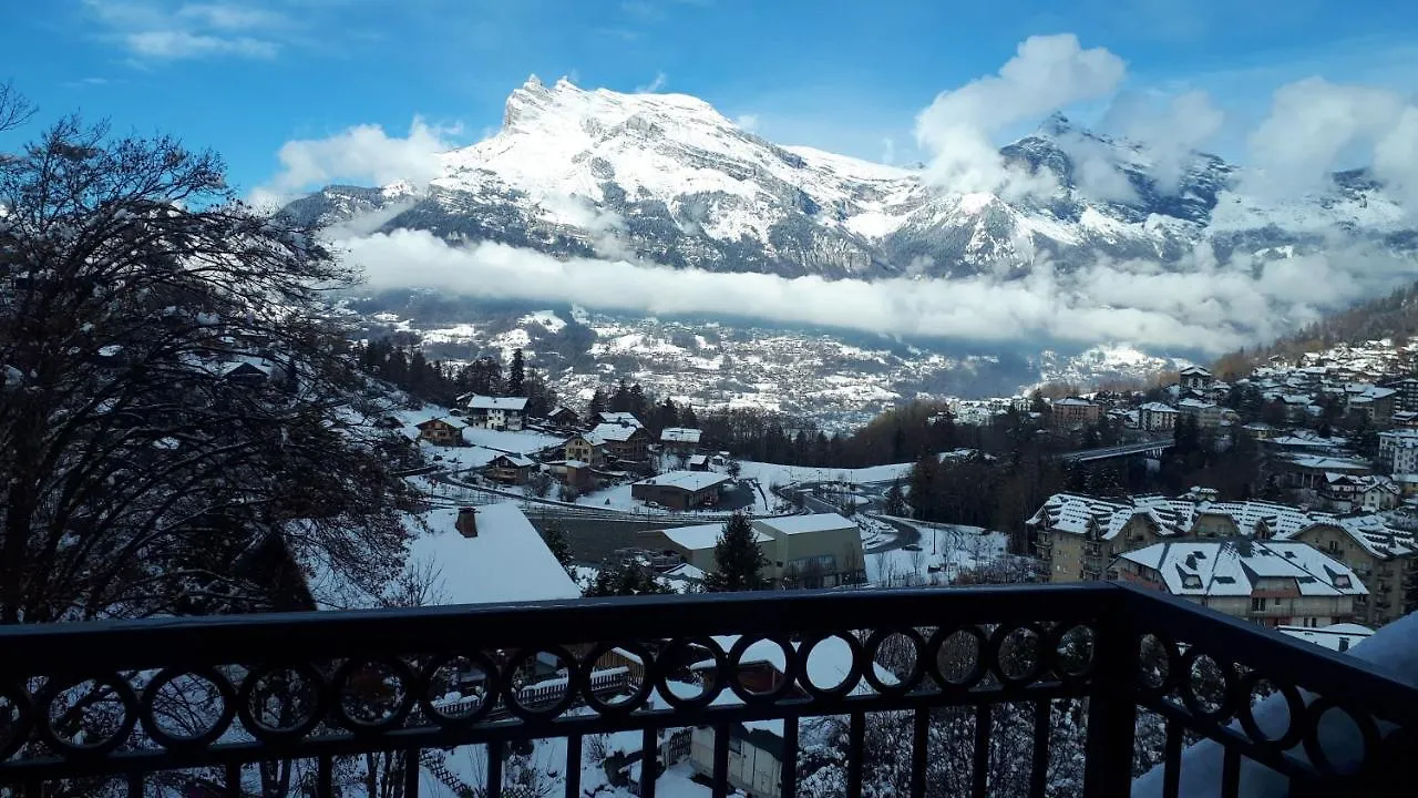 Vue Magnifique: Duplex Ski Retreat with Garage and Wi-Fi Saint-Gervais-les-Bains 0*,  France