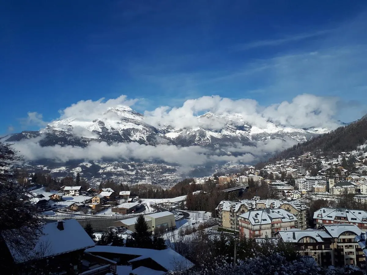 Vue Magnifique: Duplex Ski Retreat with Garage and Wi-Fi Saint-Gervais-les-Bains France