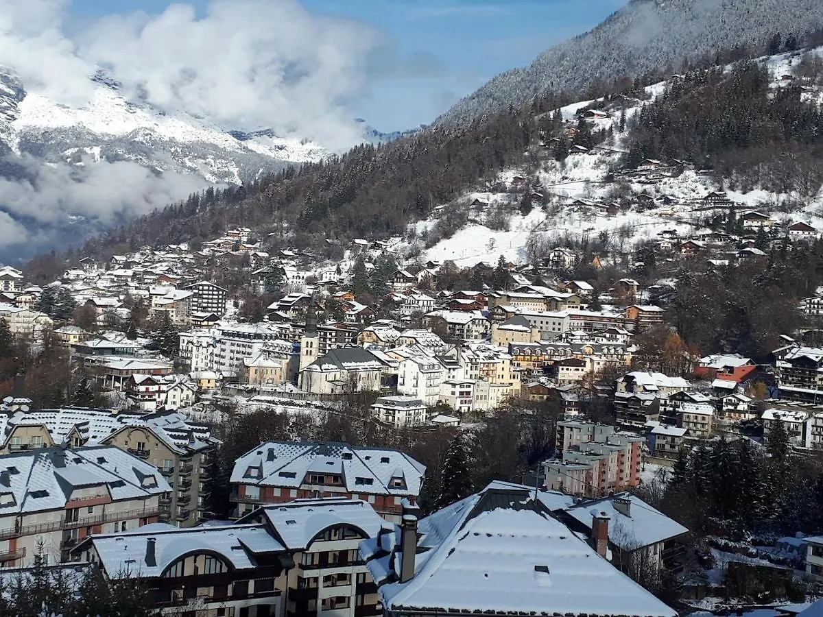 Apartment Vue Magnifique: Duplex Ski Retreat with Garage and Wi-Fi Saint-Gervais-les-Bains
